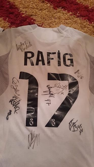 Uzerinde 13 imza var arxasinda ad olduqu ucun ucuz satilir aboubakar — 1