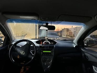 aftamabiller: Toyota Yaris: 1.3 l | 2007 il Sedan — 7