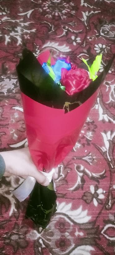 tort sekilleri ad gunu: Saten lentadan hazırlanmış dekorativ güllər buketi. - Material — 2