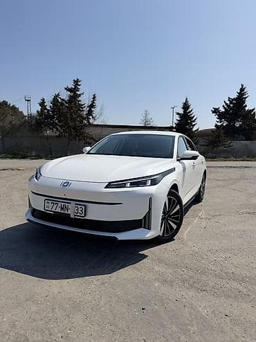 aftamabilər: Changan Qiyuan A05: 1.5 l | 2025 il 6000 km Sedan — 1