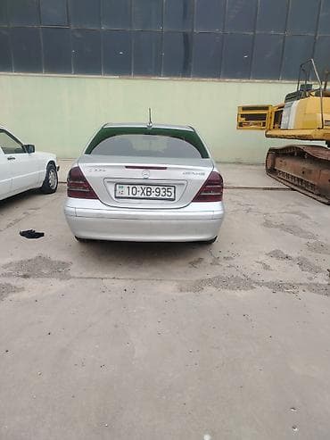 klassik maşınlar: Mercedes-Benz E 220: 2.2 l | 2001 il Sedan — 9