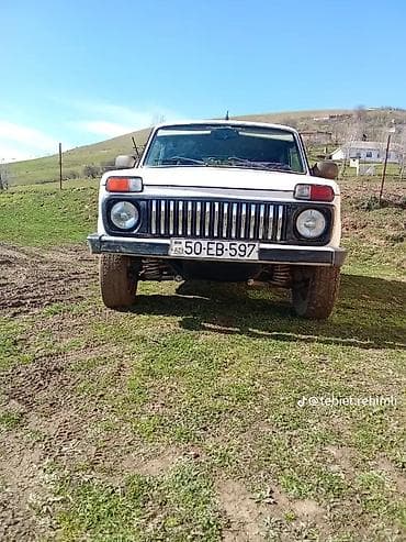 bmw disk: LADA Niva 4x4, ağ rəngli off-road SUV Xüsusiyyətlər: - Tam ötürücü — 2