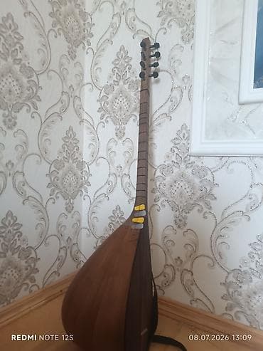 Musiqi alətləri: Saz – klassik Azərbaycan xalq çalğı aləti - Korpus: təbii ağacdan — 2