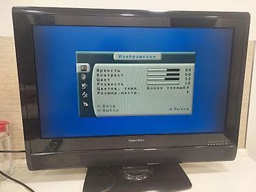 SuperMax brendinə məxsus qara rəngli LCD televizor. Bu televizor
