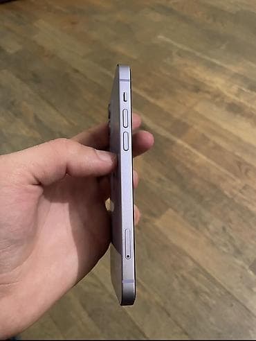 komputer dəsti: IPhone 12, Face ID — 3