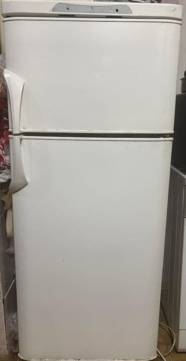 averlok satiram: İki qapılı soyuducu - Üst qapıda dondurucu bölmə, alt qapıda əsas — 1