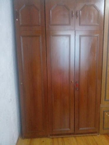 Taxta paltar şkafı - Klassik dizaynlı, tünd qəhvəyi rəngdə, üç