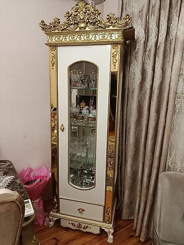 Şüşəli dolab vitrini, Ünvandan götürmə