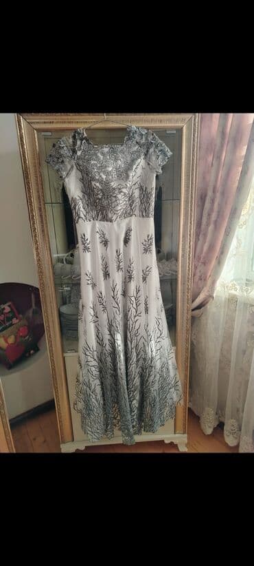 dəst geyimlər: Cəmi 1 dəfə geyinilib ölçüləri düz gəlmədiyi üçün satılır.Qiymətləri — 1