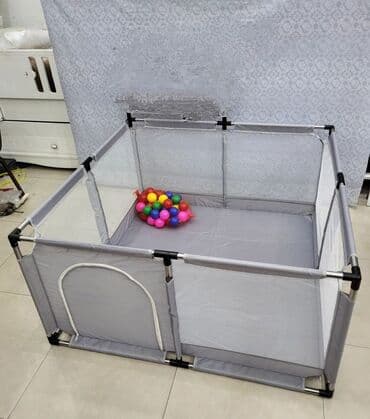 детская деревянная песочница: Bala üçün nəzərdə tutulmuş boz rəngli oyun meydançası. Bu meydança — 1