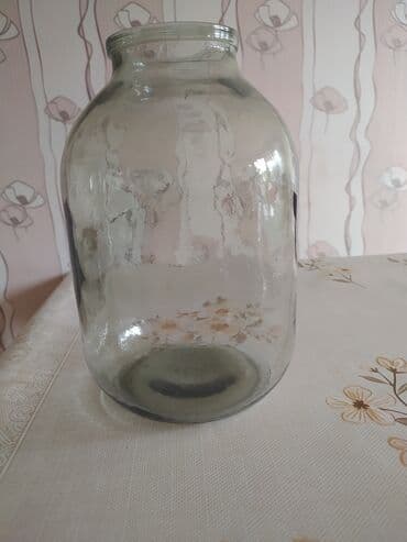 Şüşə bank – geniş boğazlı, qalın divarlı, klassik formalı. - Həcmi