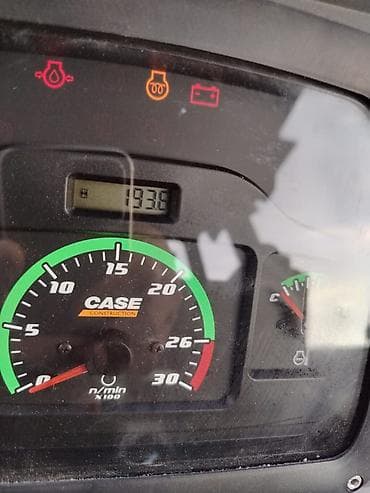 traktor 80 kmh: CASE 570SV ekskavator-yükləyici — 5