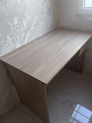 письменный стол с полками: Kompüter masası, Açılmayan, Laminat, Dördbucaq masa — 1