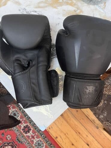 Шлемы: Məhsul: Venum boks əlcəkləri - Rəng: tam qara, mat loqolu dizayn - — 1