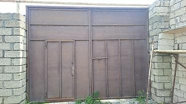 heyet darvazalari: İşlənmiş Dəmir Həyət darvazası, Yana açılan, 4 m, Mexaniki, Qapı ilə, rəng - Qəhvəyi — 5