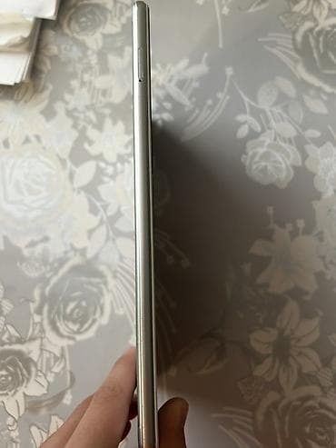 mercedes mikro: Samsung Galaxy Tab A (8.0”) planşet - Korpus: metal arxa panel, gümüş — 2