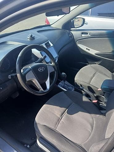 hyunday i10: Hyundai Accent: 1.5 l | 2013 il Sedan — 7