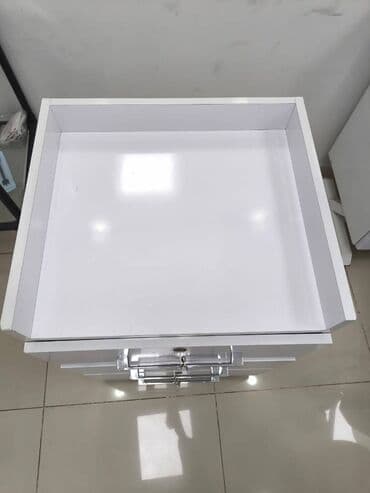 тумба на колесиках: Satilir 3 çekmeceli şkaf. Her 3 çekmecesi işlekdir. Ölçüleri hundurluk — 3