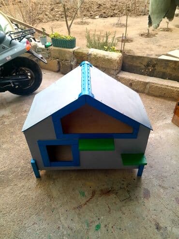 Yemlər: Pişik evi 4 pişik üçün Yuxarı hissə su yem qabları üçündür geniş — 4