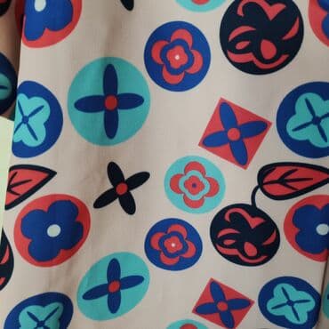 qadin kostyumlari: 30manat
36-38 razmeri S-M razmer 
Türkiyə
30₼ — 4