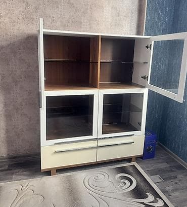 İstehsal avadanlığı: Yeni Şüşəli vitrin şkaf - Dizayn: Aşağı hissəsi krem rəngli, üstdə 4 — 2