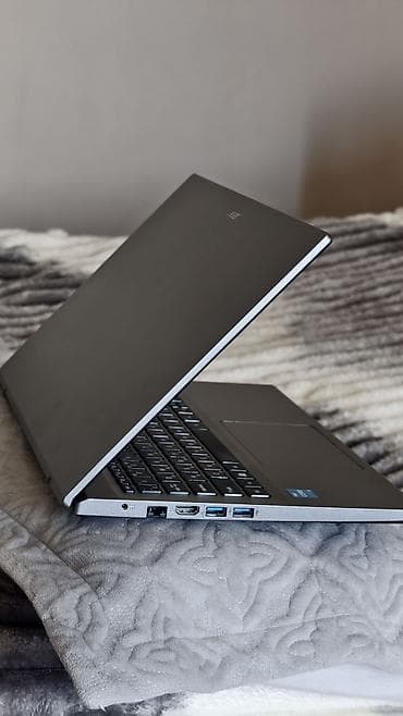 Acer noutbuk – 15.6" ekran, tam ölçülü klaviatura (ayrılmış rəqəm
