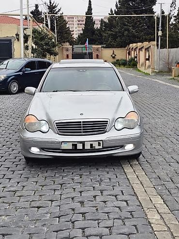 Mercedes-Benz C-Class: 3.2 l | 2000 il Sedan