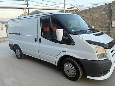 arxa patpres: Ford Transit yük furgonu - Kuzov: qapalı yük furqonu, ağ rəng - — 2