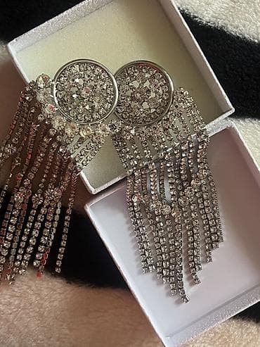 Zərgərlik əşyaları: Parıltılı uzun asma sırğalar – daşlı, gümüşü tonlarda - Model — 1