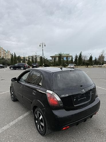 avtobus satilir: Kia Rio: 1.4 l | 2009 il Hetçbek — 4