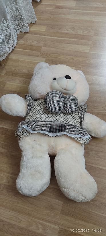 Oyuncaq ayı satılır sevgililer günü üçün gözel heddiyedi