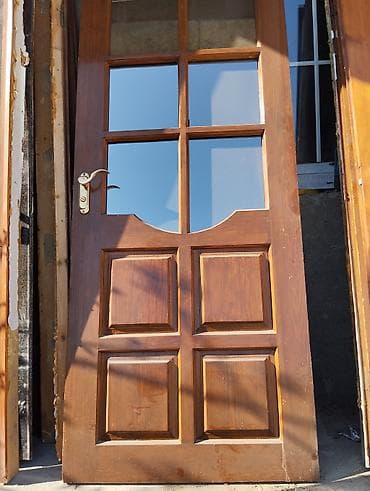 sehf qapi: Təcili münasib qiymətli taxta qapılar satılır.4 ədəd şüşəli, 2 — 2