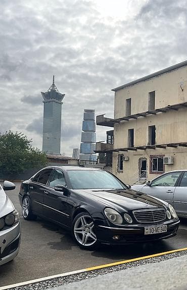 mersedes zaslonka: Mercedes-Benz E-Class: 2.6 l | 2002 il Sedan — 4