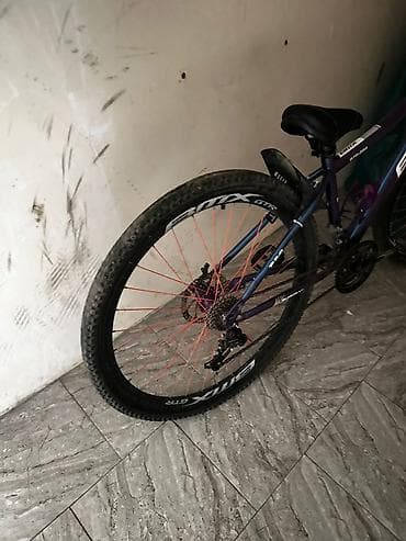 satiliq velosipedler: TECİLİ SATILIR TEK PROBLEMİ TEKERİ PARTLAYIB PAKISKA LAZIMDI 25 AZN — 6