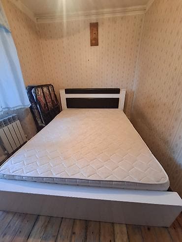 Мебель: İkinəfərlik yataq dəsti - Ölçü: təxmini 140–160 sm en, 190–200 sm — 2