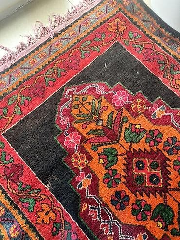 çiçi xalçası: Məhsul: əl toxuması xalça Təsvir: - Geniş mərkəzi medalyonlu — 1