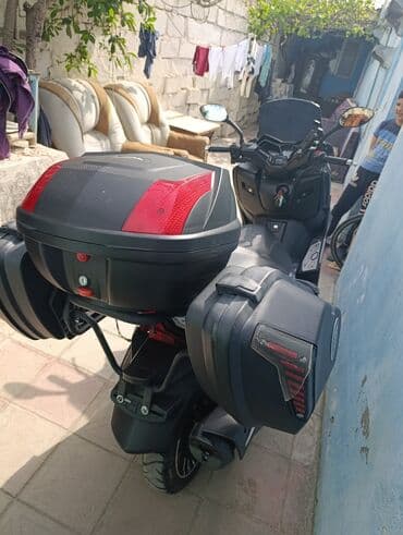 купить мопед в кредит: Şəhərdaxili və uzun məsafələr üçün tam təchizatlı maxi-skuterdir — 1