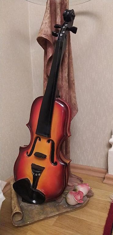 Açılmayan, Şüşə, Künc masa