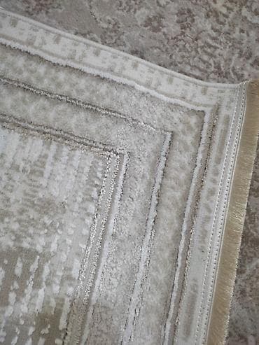 doşəmə: Bej-krem rəng palitrasında müasir naxışlı xalça Dunən 120 manata — 2