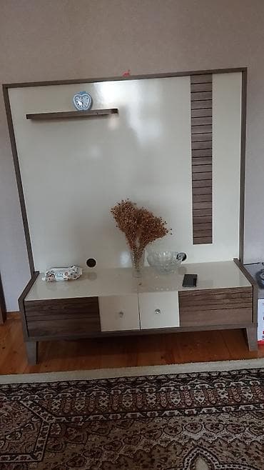 İşlənmiş, Düz TV altlığı, Polkalı, Laminat