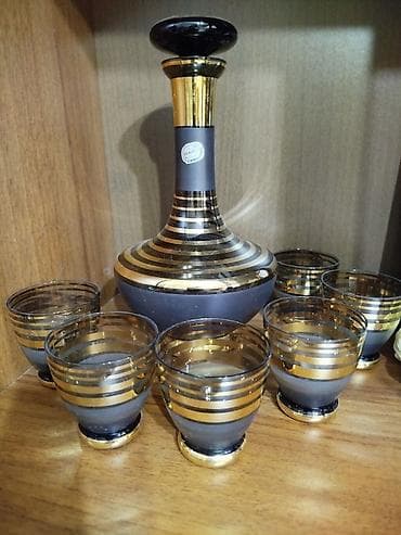 Qrafin bakal dəsdiə stəkan dəsti - Tərkib: 1 ədəd qapaqlı karaf + 6