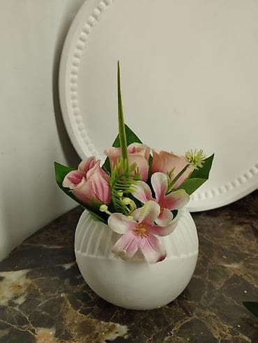 Vazalar: Dekorativ mini kompozisiyalar – gips vazalarda süni güllər.heykəllər — 3