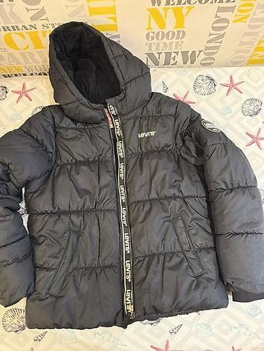 Üst geyimləri: Levi’s qara rəngli qışlıq puffer gödəkçə - Model: kapüşonlu, ön — 2