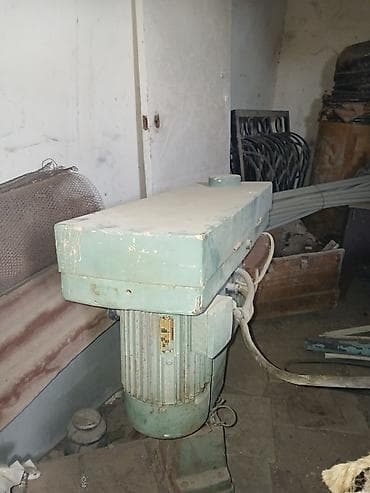 Sənaye tipli elektrik mühərriki ilə polad gövdəli şaquli-stasionar