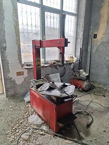 Təkər və disk montaj/demonte aparatı - Elektriklə işləyən klassik şin