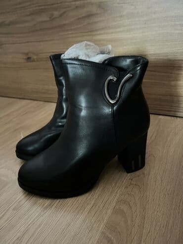 Tuflilər: Qadın botları – qara rəng - Model: qısa boğaz, topuqlu - Rəng: qara - — 3