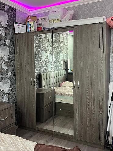 uqlarez satiram: Dördqapılı dolab satılır 220₼. Problemi yoxdur. Ünvan — 1