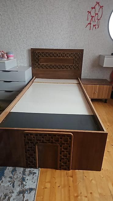 Oğlan və qız üçün, Çarpayı