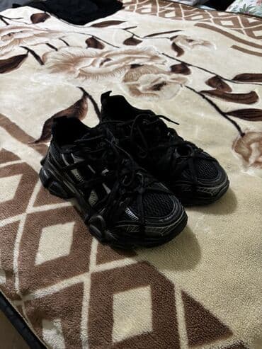 женские черные кроссовки: Qara rəngli idman ayaqqabısı - Stil: massiv altlıqla “chunky/sneaker” — 4