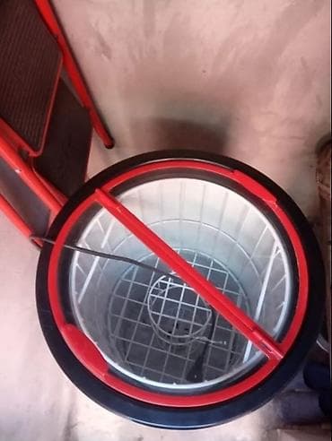 Dairəvi vitrin tipli içki soyuducusu - Şaquli, silindr formalı korpus